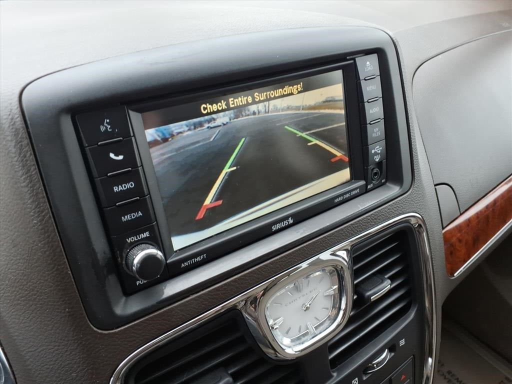 2016 Chrysler Town & Country Touring