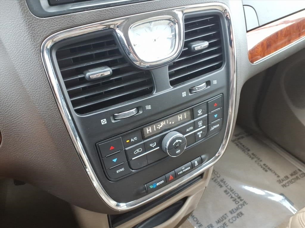 2016 Chrysler Town & Country Touring