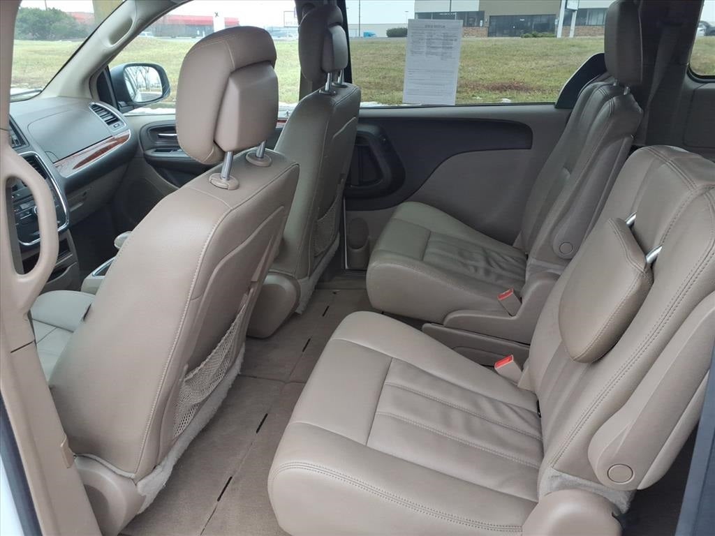 2016 Chrysler Town & Country Touring