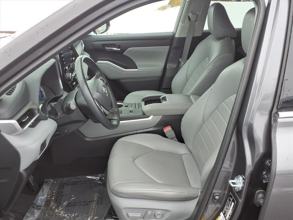 2022 Toyota Highlander Hybrid XLE