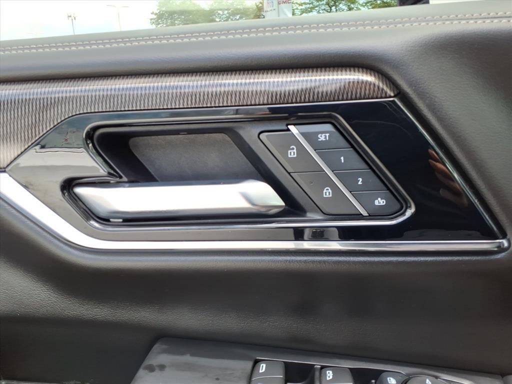 2025 GMC Yukon Elevation