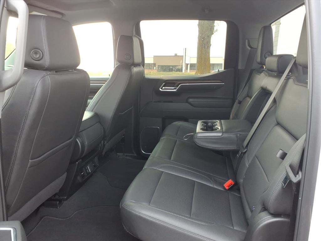 2025 GMC Sierra SLT