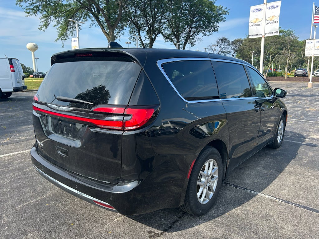 2025 Chrysler Pacifica Select
